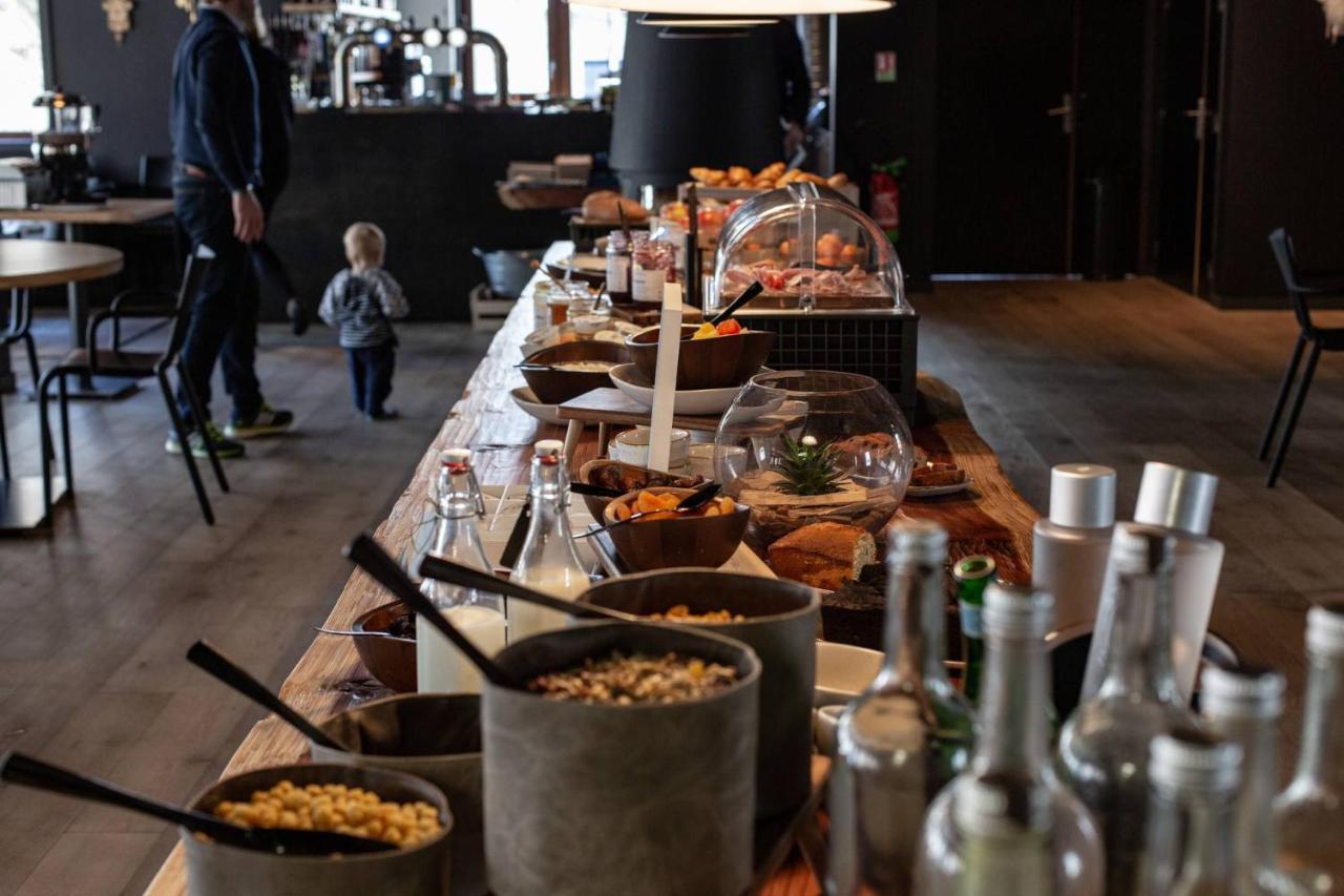 Hotel Restaurant Le Monetier Buitenkant foto